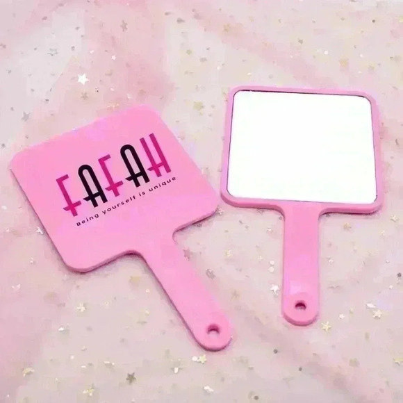 Gorgeous Hand Mirror - Picture 6 of 8